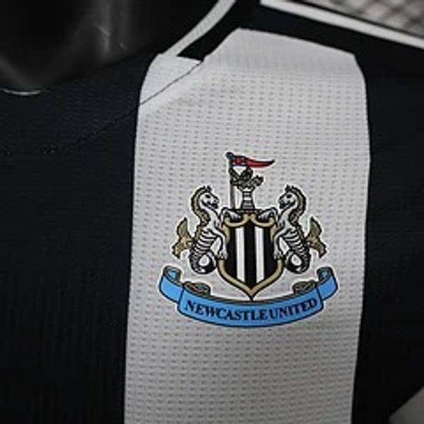 Newcastle United 2024-2025 home player image 4