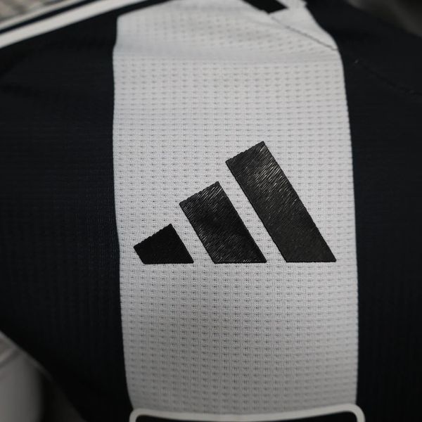 Newcastle United 2024-2025 home player image 6