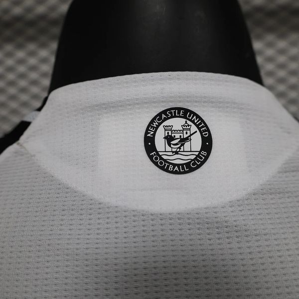 Newcastle United 2024-2025 home player image 7