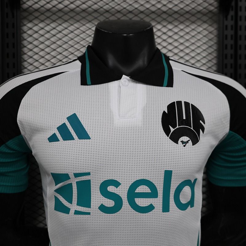 Newcastle United 2024-2025 second away player image 4