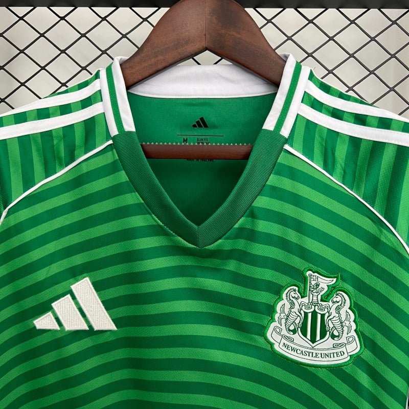 Newcastle United 2025-2026 away image 3