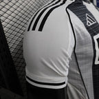 Newcastle United 2025-2026 home player image 7