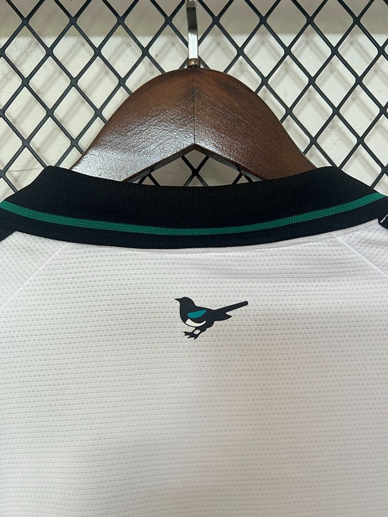 Newcastle United 2025-2026 second away image 4