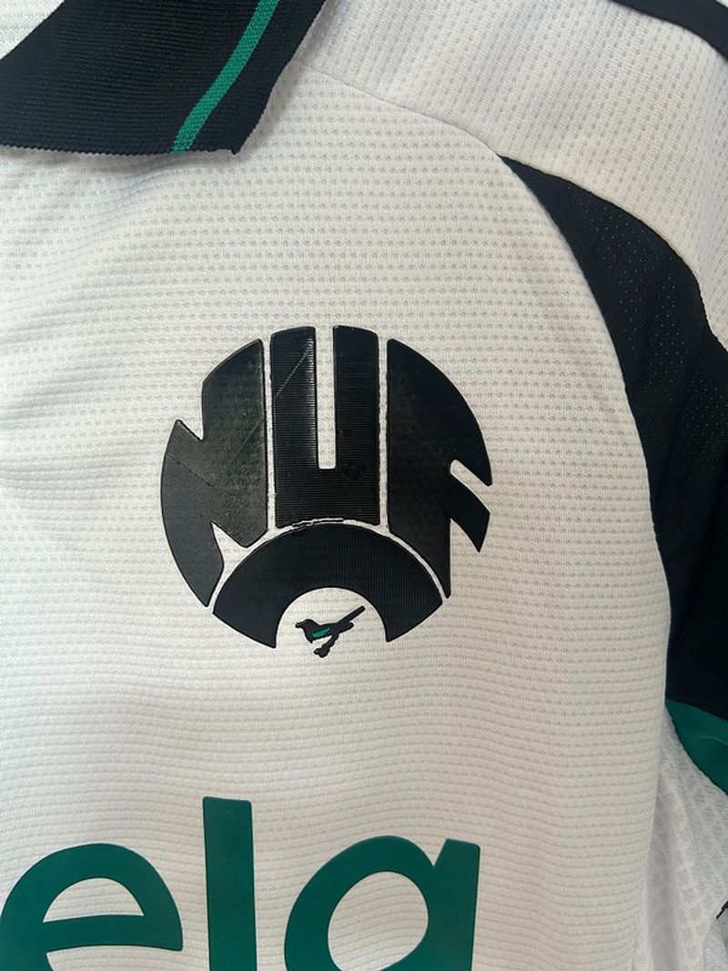 Newcastle United 2025-2026 second away image 5