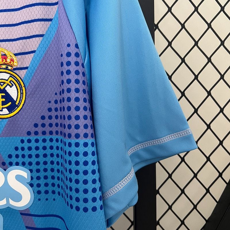 Real Madrid 2024-2025 Goalkeeper image 5
