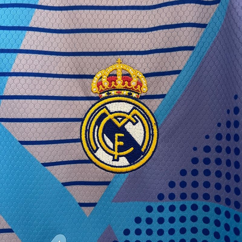 Real Madrid 2024-2025 Goalkeeper image 7
