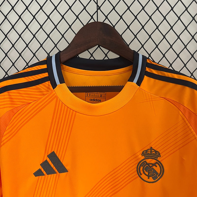 Real Madrid 2024-2025 away image 3
