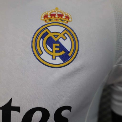 Real Madrid 2024-2025 home player image 4