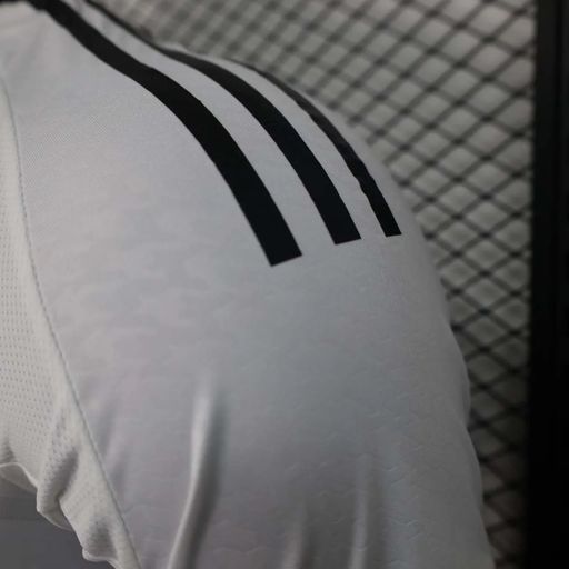 Real Madrid 2024-2025 home player image 6