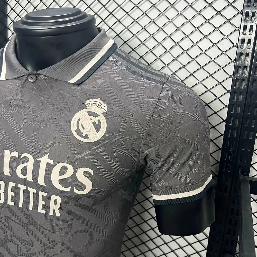Real Madrid 2024-2025 second away player image 3