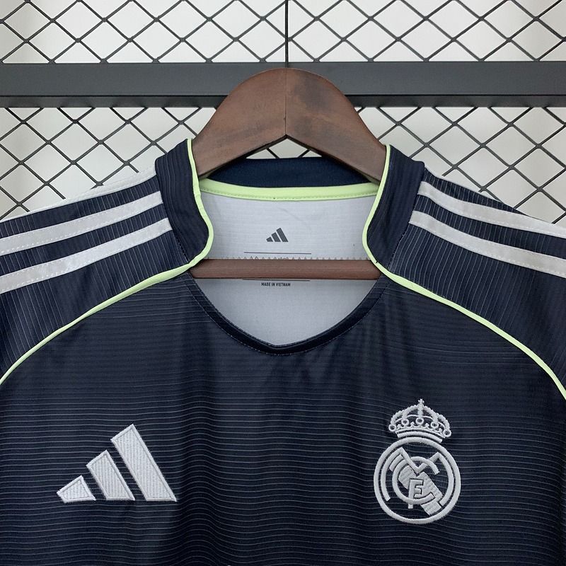 Real Madrid 2025-2026 away image 3
