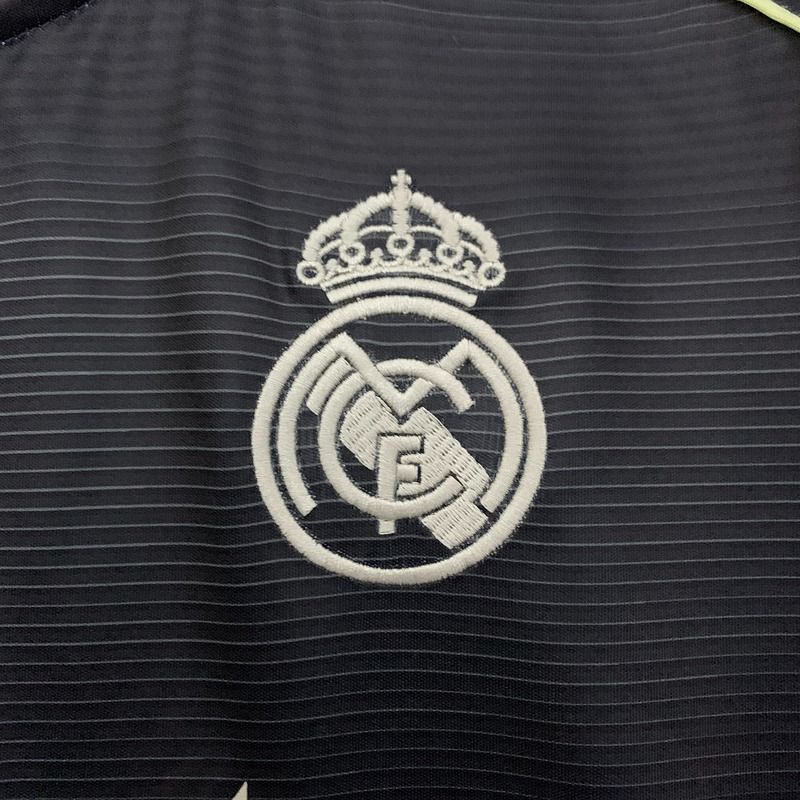Real Madrid 2025-2026 away image 5