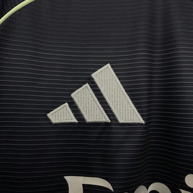 Real Madrid 2025-2026 away image 6