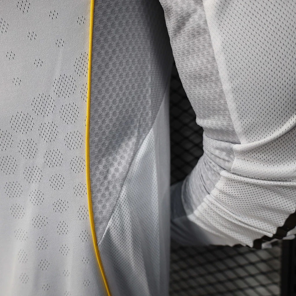Real Madrid 2025-2026 home Long Sleeve image 7