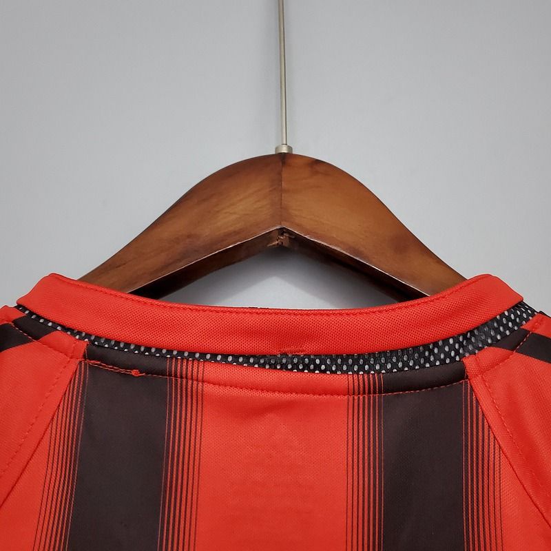 Retro AC Milan 2004-2005 home image 4