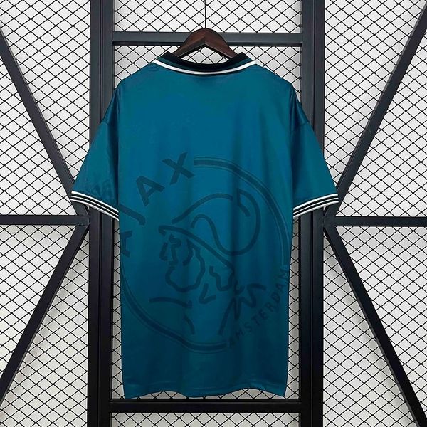 Retro AFC Ajax 1995-1996 away image 2