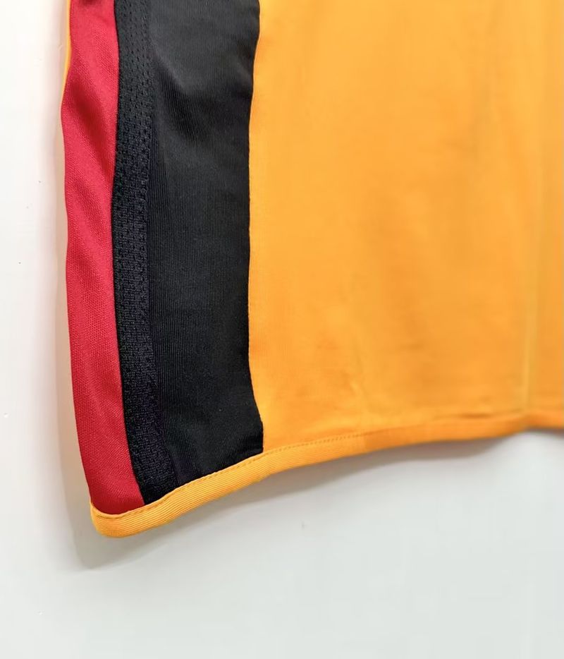 Retro AS Roma 2005-2006 home image 9
