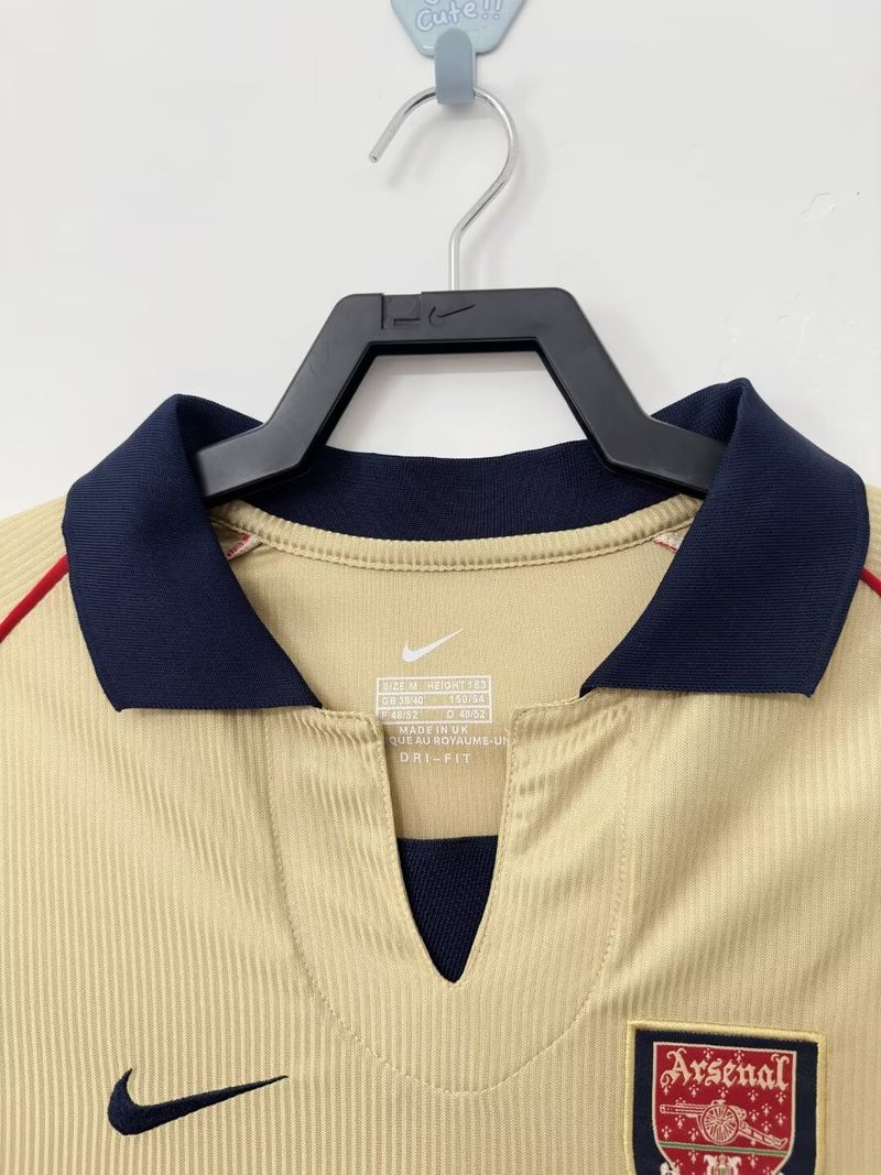 Retro Arsenal FC 2001-2002 away image 3