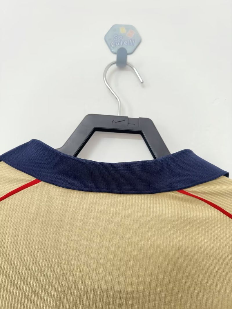 Retro Arsenal FC 2001-2002 away image 4
