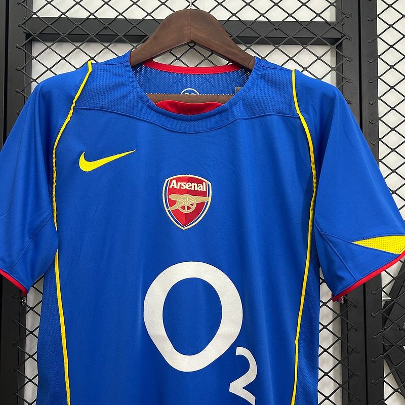 Retro Arsenal FC 2004-2005 away image 3