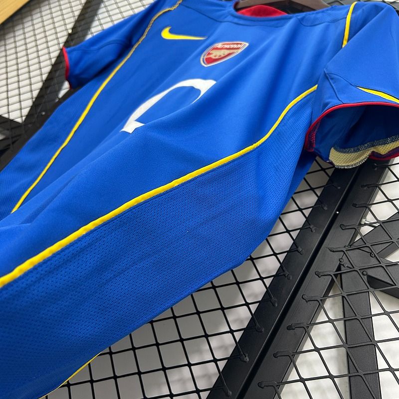 Retro Arsenal FC 2004-2005 away image 5
