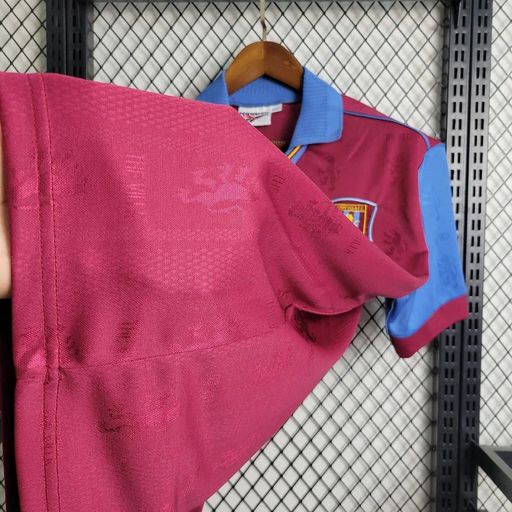 Retro Aston Villa 1995-1997 home image 5