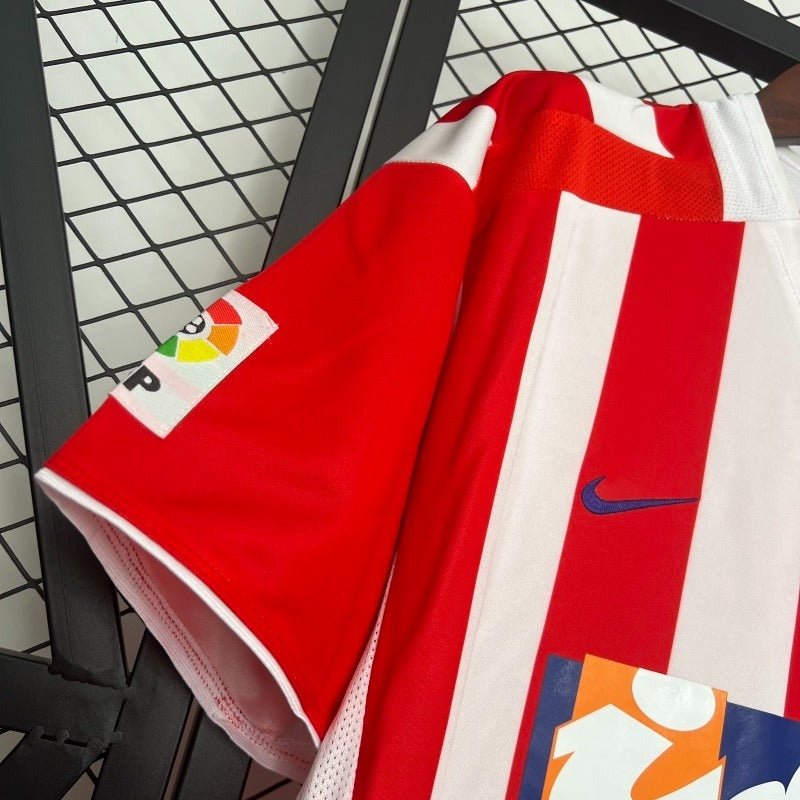 Retro Atletico Madrid 2002-2003 home image 7