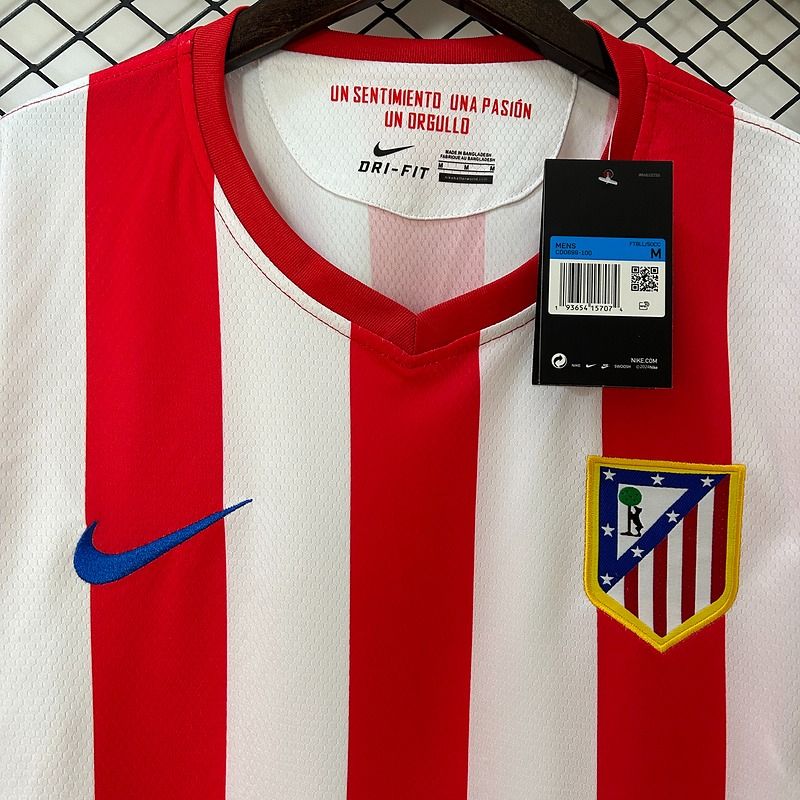 Retro Atletico Madrid 2012-2013 home image 3
