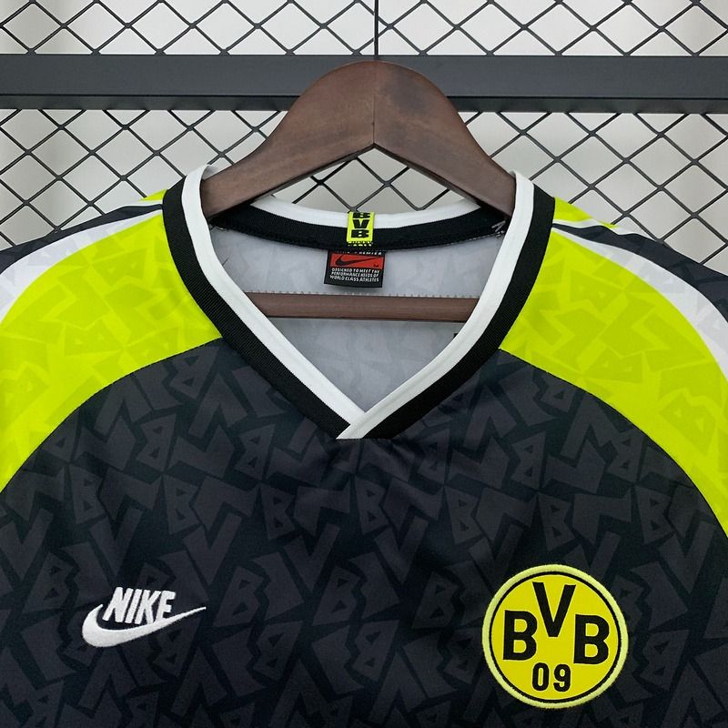 Retro BVB Dortmund 1995-1996 away image 3