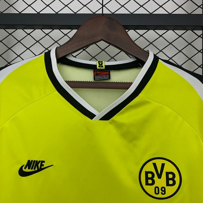 Retro BVB Dortmund 1995-1996 home image 3