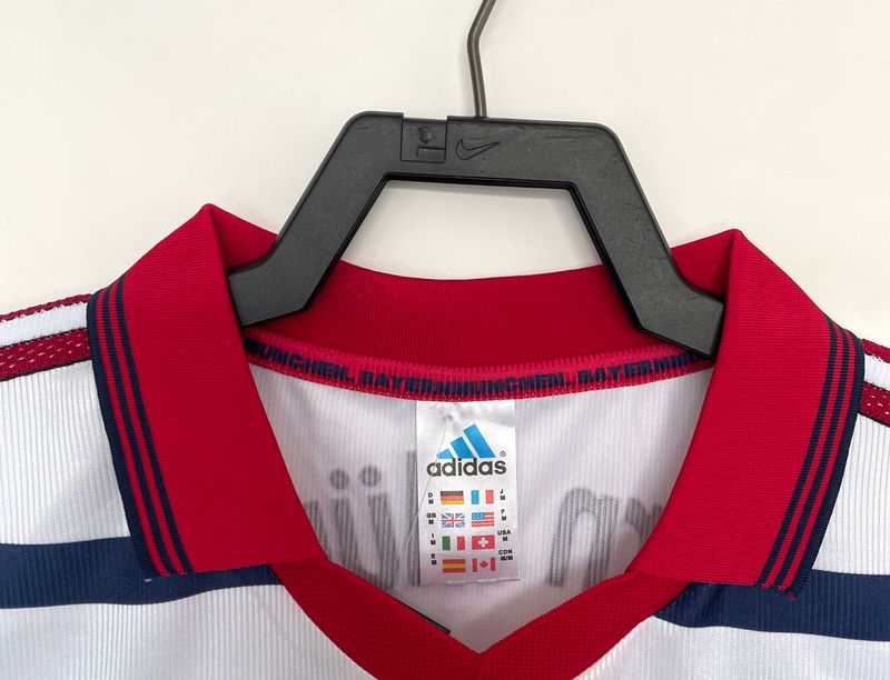 Retro Bayern M?nchen 1998-2000 away image 3