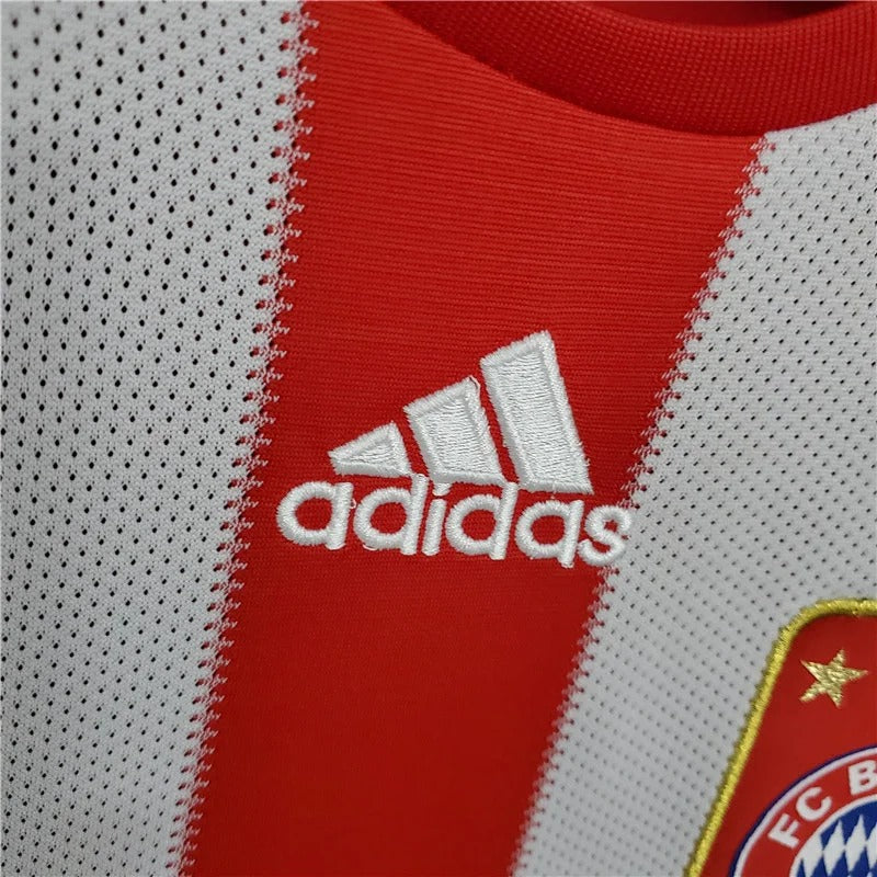 Retro Bayern M?nchen 2010-2011 home image 5