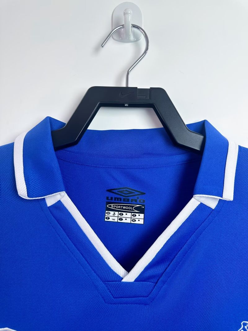 Retro Chelsea FC 2001-2003 home image 4