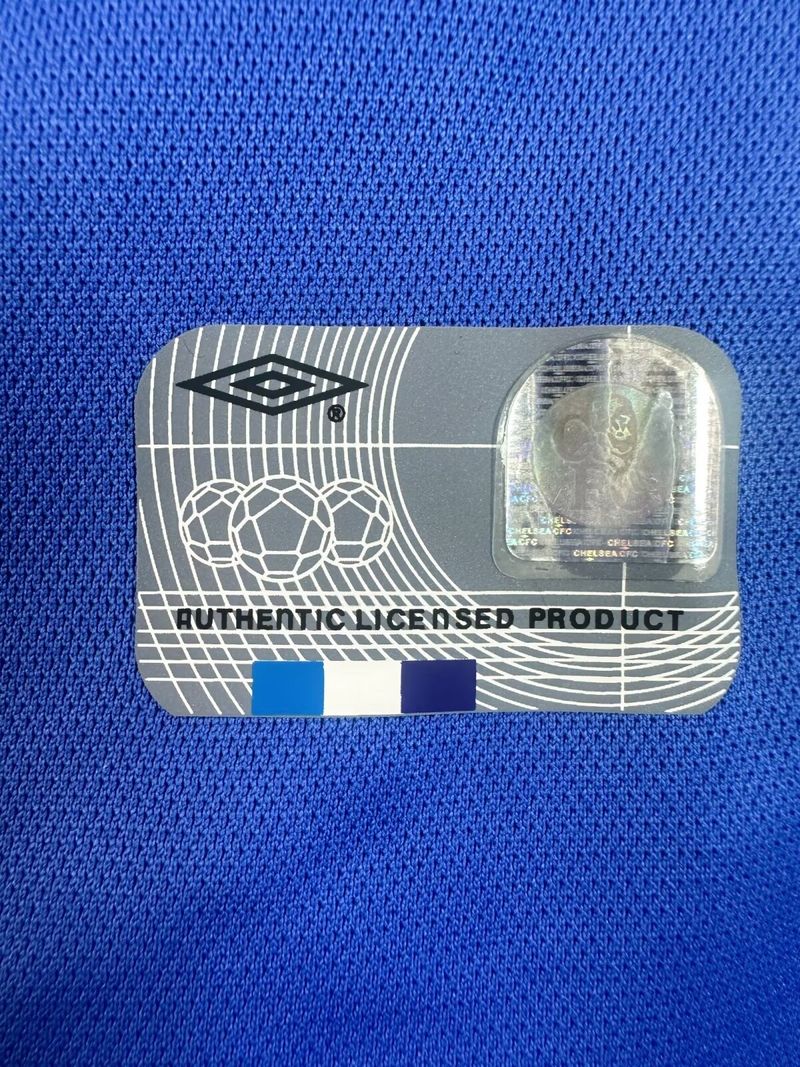 Retro Chelsea FC 2001-2003 home image 10