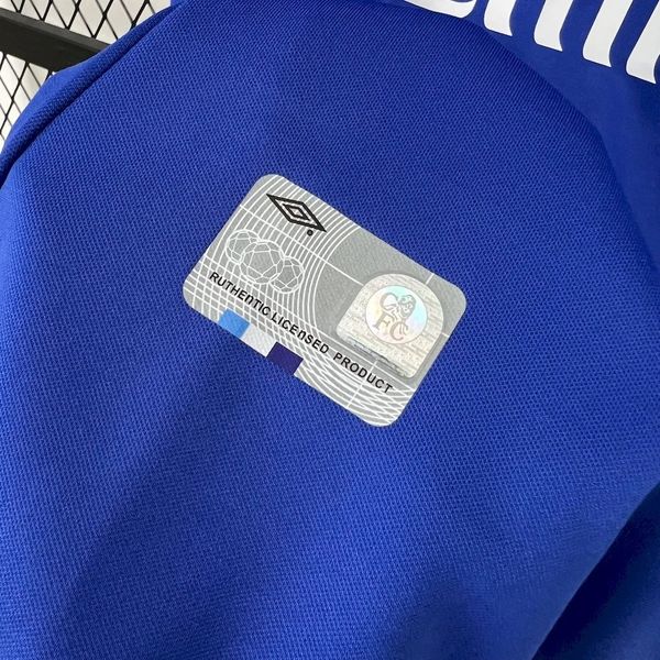 Retro Chelsea FC 2004-2005 home image 3