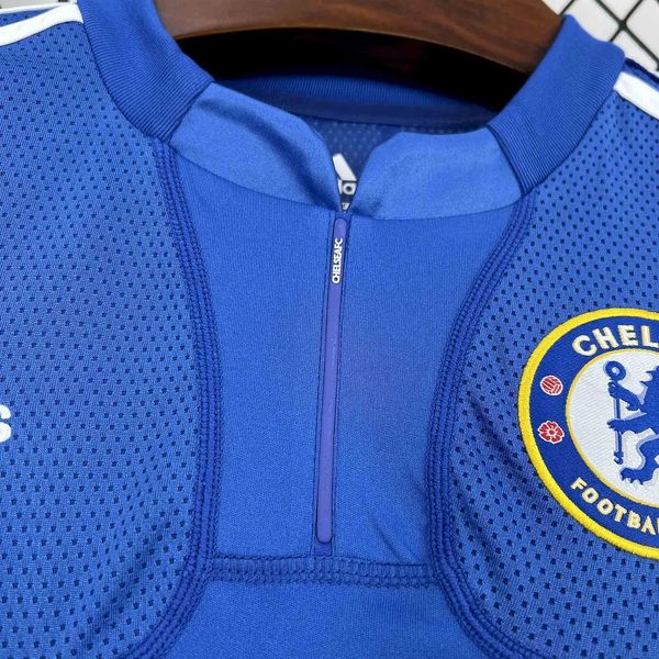 Retro Chelsea FC 2009-2010 home image 4