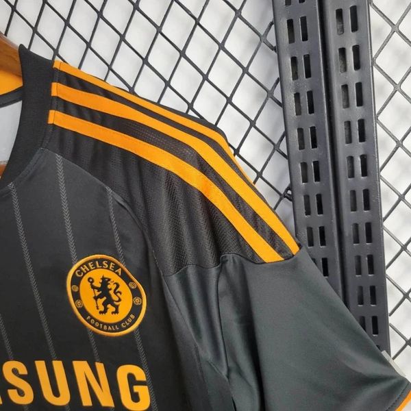 Retro Chelsea FC 2010-2011 away image 4