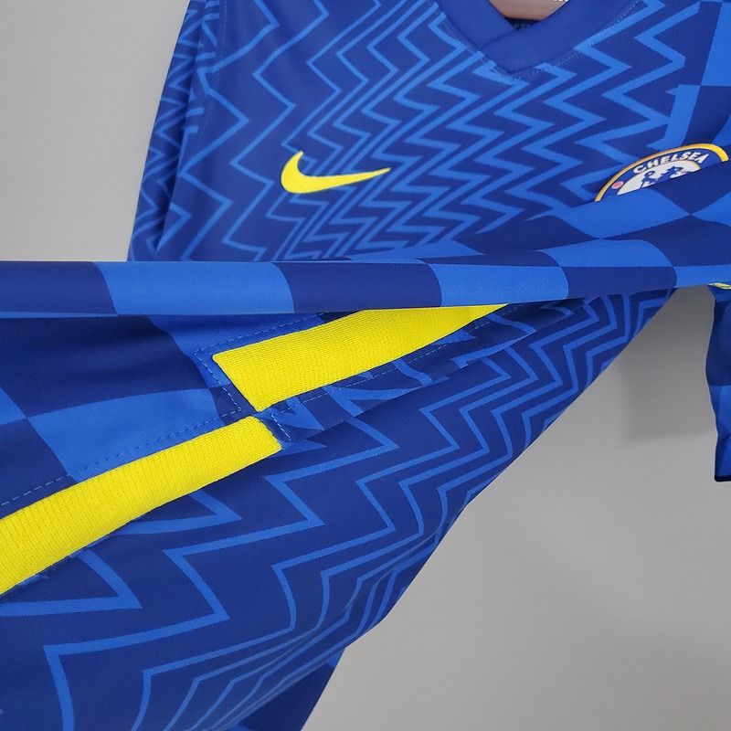 Retro Chelsea FC 2021-2022 home image 5