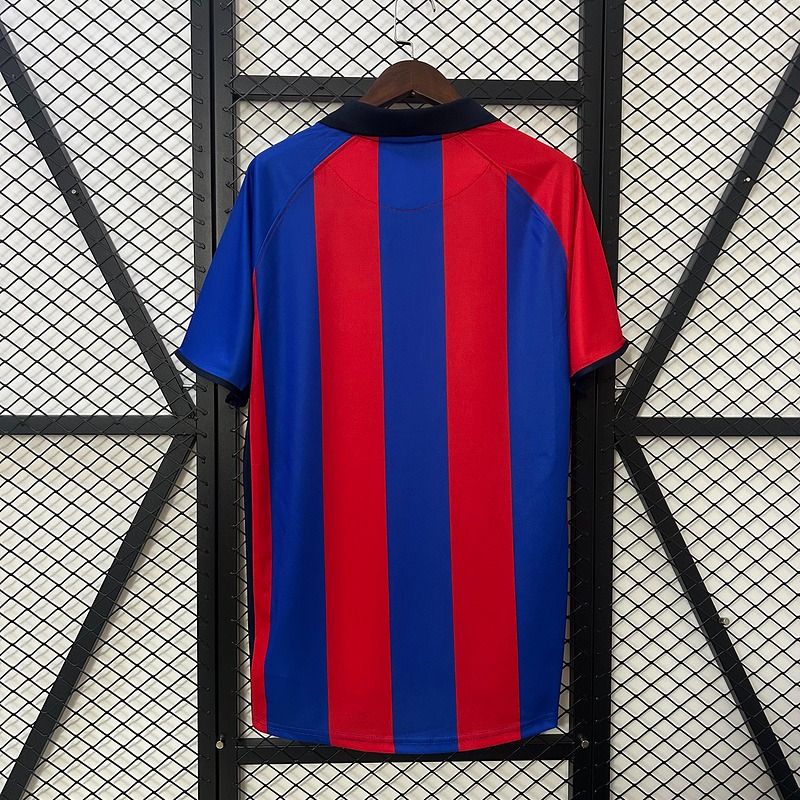 Retro FC Barcelona 2001-2002 home image 2