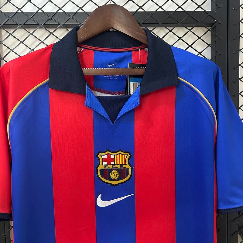 Retro FC Barcelona 2001-2002 home image 3
