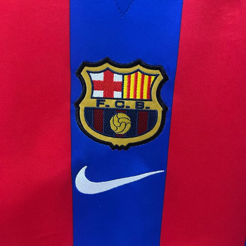 Retro FC Barcelona 2001-2002 home image 6