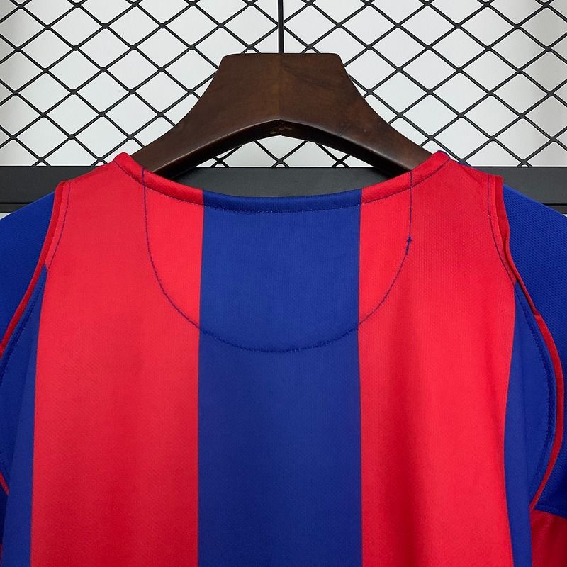 Retro FC Barcelona 2004-2005 home image 4