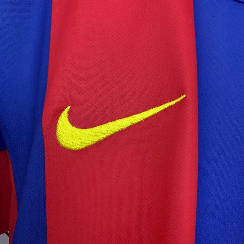 Retro FC Barcelona 2004-2005 home image 8