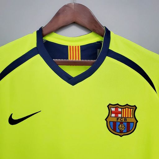 Retro FC Barcelona 2005-2006 away image 3