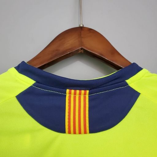 Retro FC Barcelona 2005-2006 away image 5