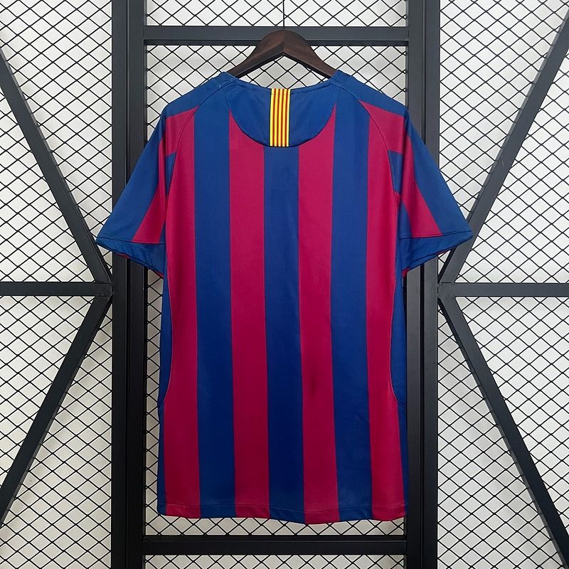 Retro FC Barcelona 2005-2006 home image 2