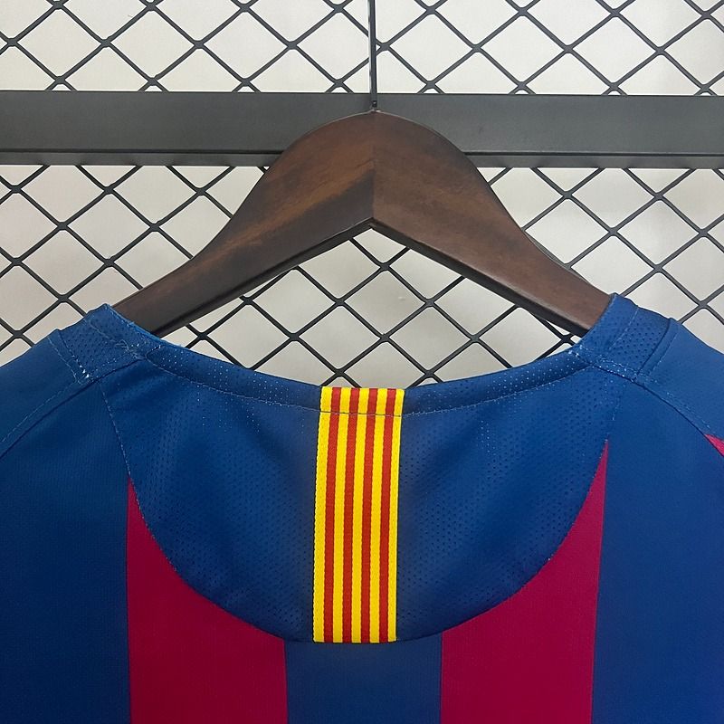 Retro FC Barcelona 2005-2006 home image 4