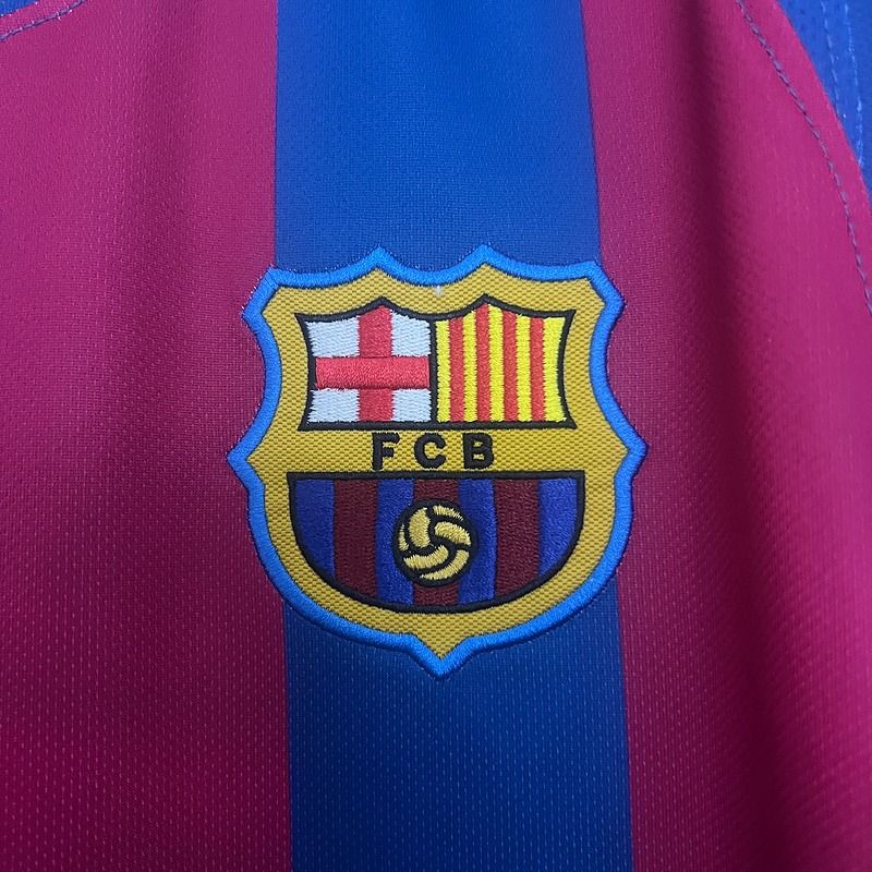 Retro FC Barcelona 2005-2006 home image 7
