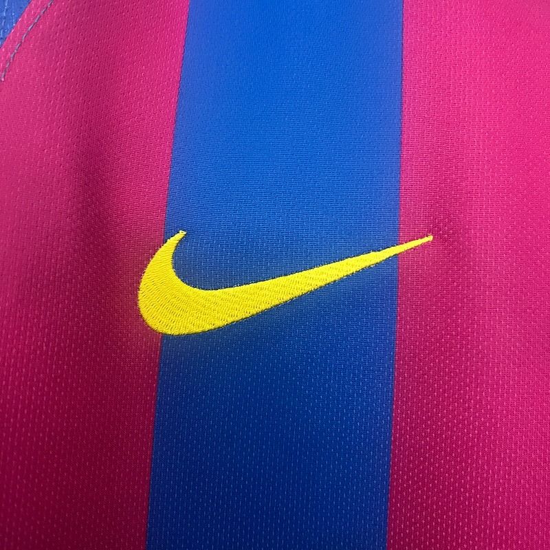 Retro FC Barcelona 2005-2006 home image 8