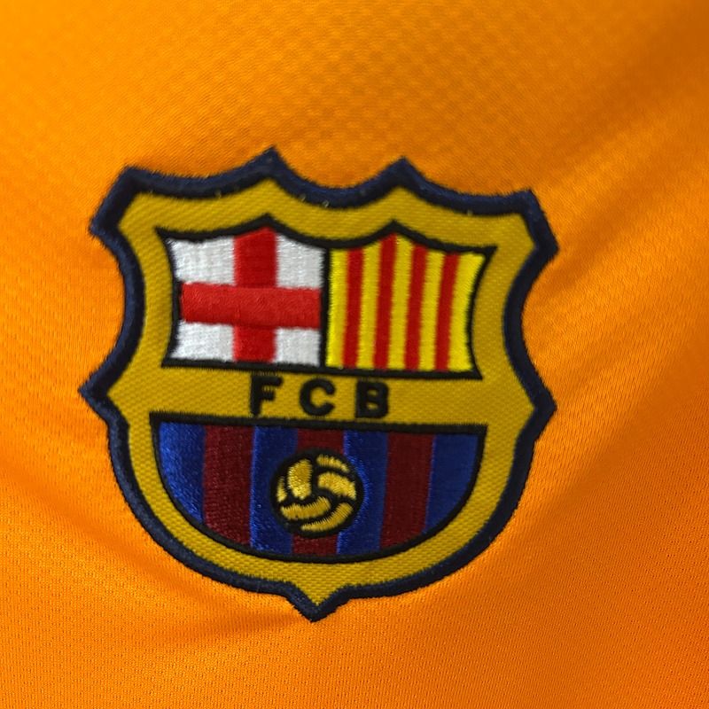 Retro FC Barcelona 2006-2007 away image 7